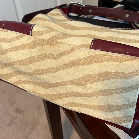 Dooney & Bourke Large Nikki Hobo bag. - Picture 4 of 16